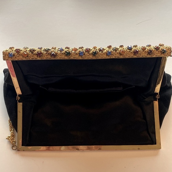 Vintage black sueded fabric with gold tone jeweled clap n short chain & pouch - Picture 9 of 17